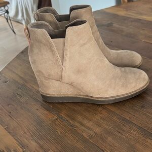 Dr. Scholl's Tan Wedge Boots